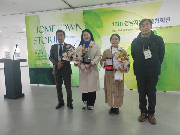 회장,고문이 수상자와 함께